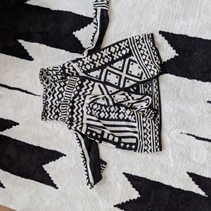 Aztec wrap sweater black and white small